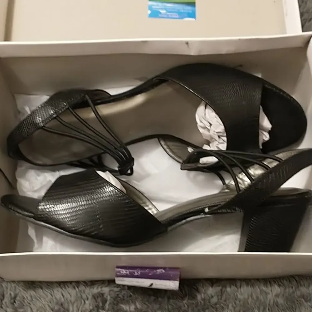 Angel Steps Black Textured Peep Toe Sandals! - Picture 12 of 13